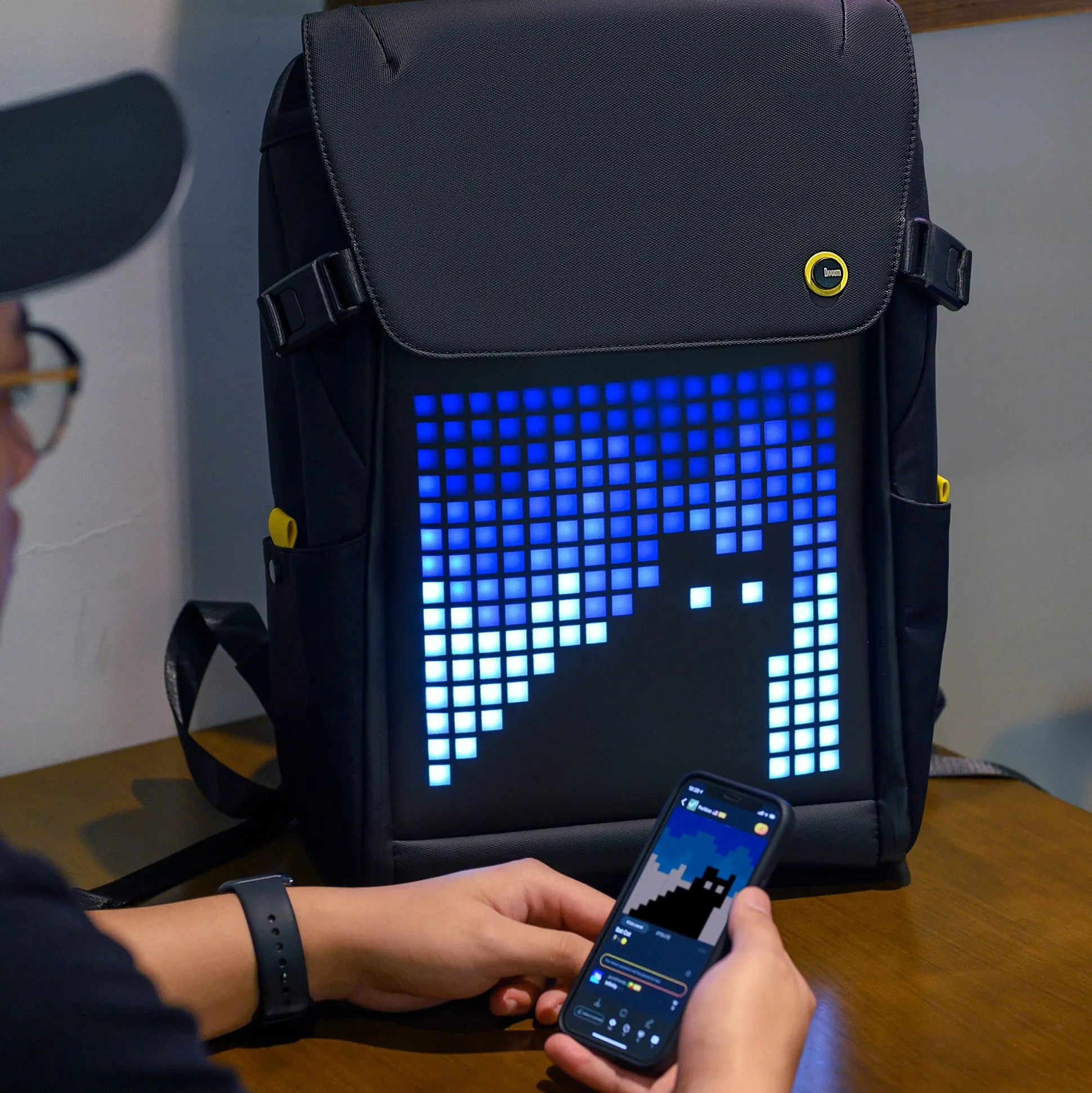Divoom Pixoo Rucksack mit Pixel Display