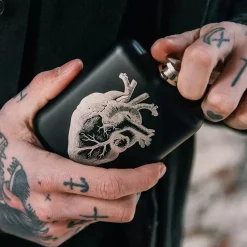 For Medicinal Purposes - Flachmann mit Abbildung eines anatomischen Herzens