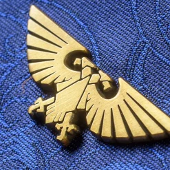 Warhammer 40.000 Imperium Krawatte mit Anstecknadel